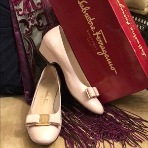 LAST CHANCE Salvatore Ferragamo Vintage Baby Pink Bow Flats
